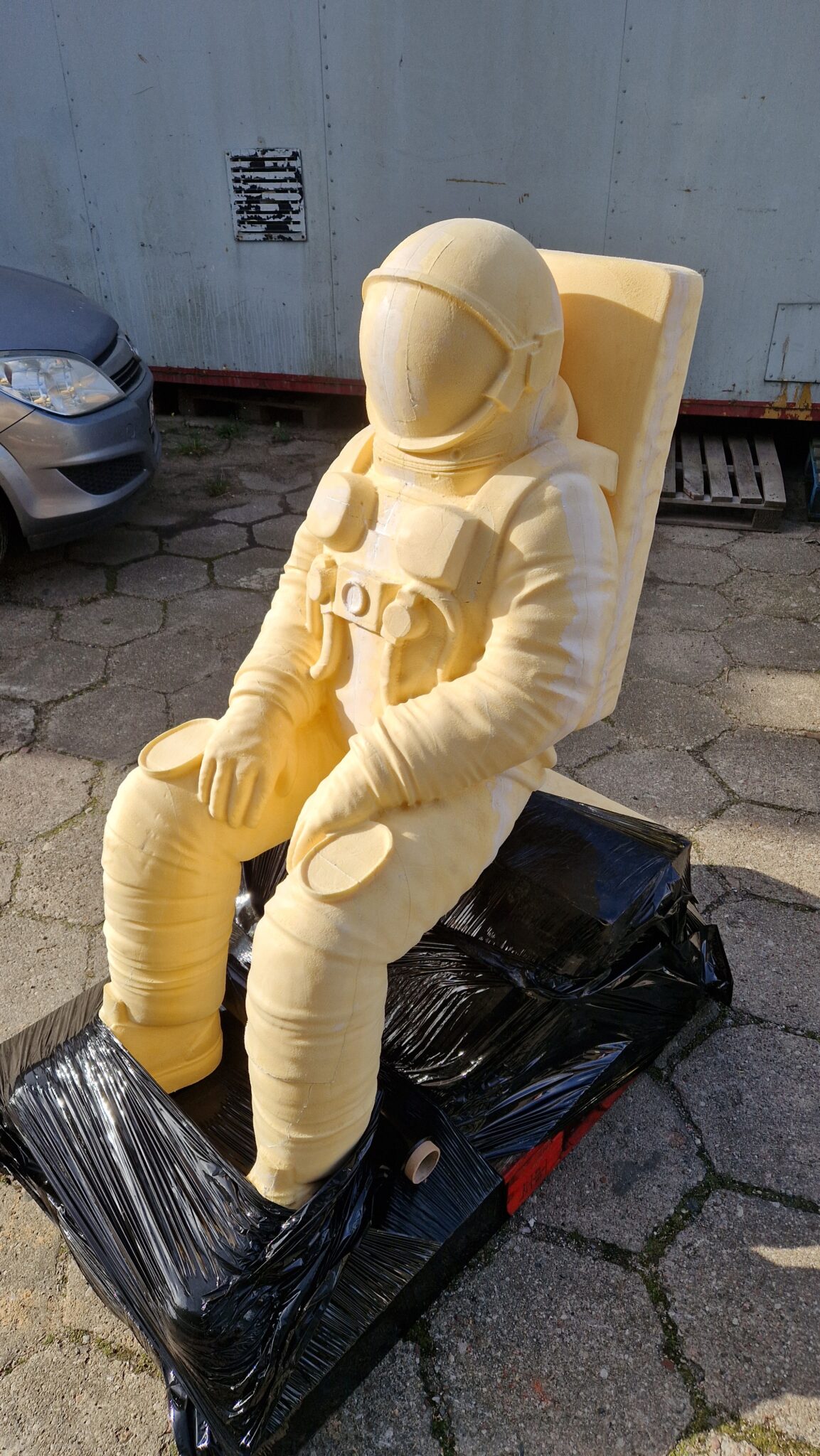 Astronauta ze styroduru w skali 1:1